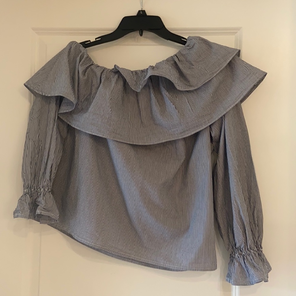 Beau Tissu | off the shoulder blouse with ruffles
